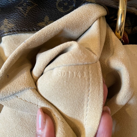 Louis Vuitton Artsy MM bag - Picture 11 of 12